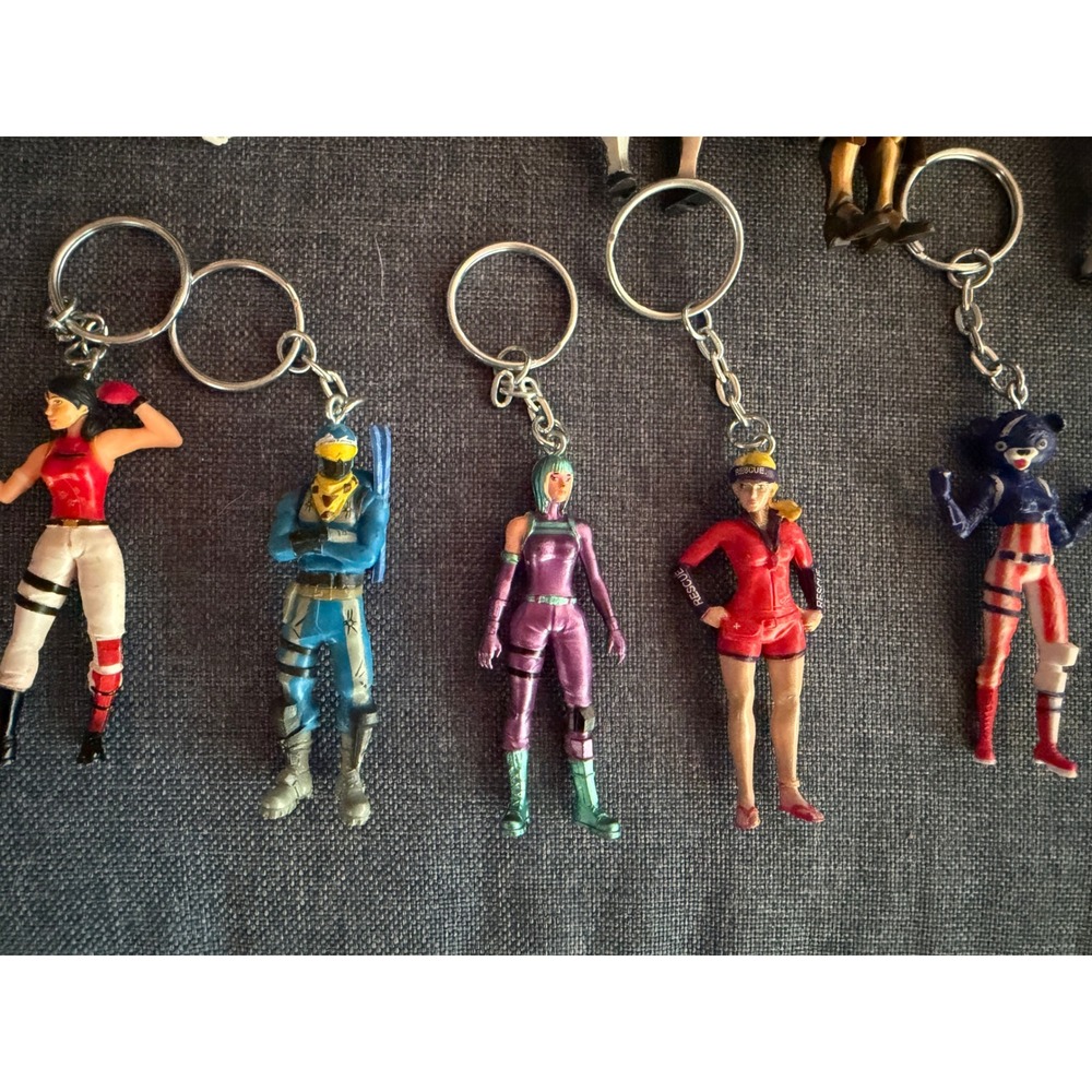 Fortnite Battle Royale Figure Keychain Lot 11 Skull Trooper Cuddle Team Leader - Picture 3 of 4
